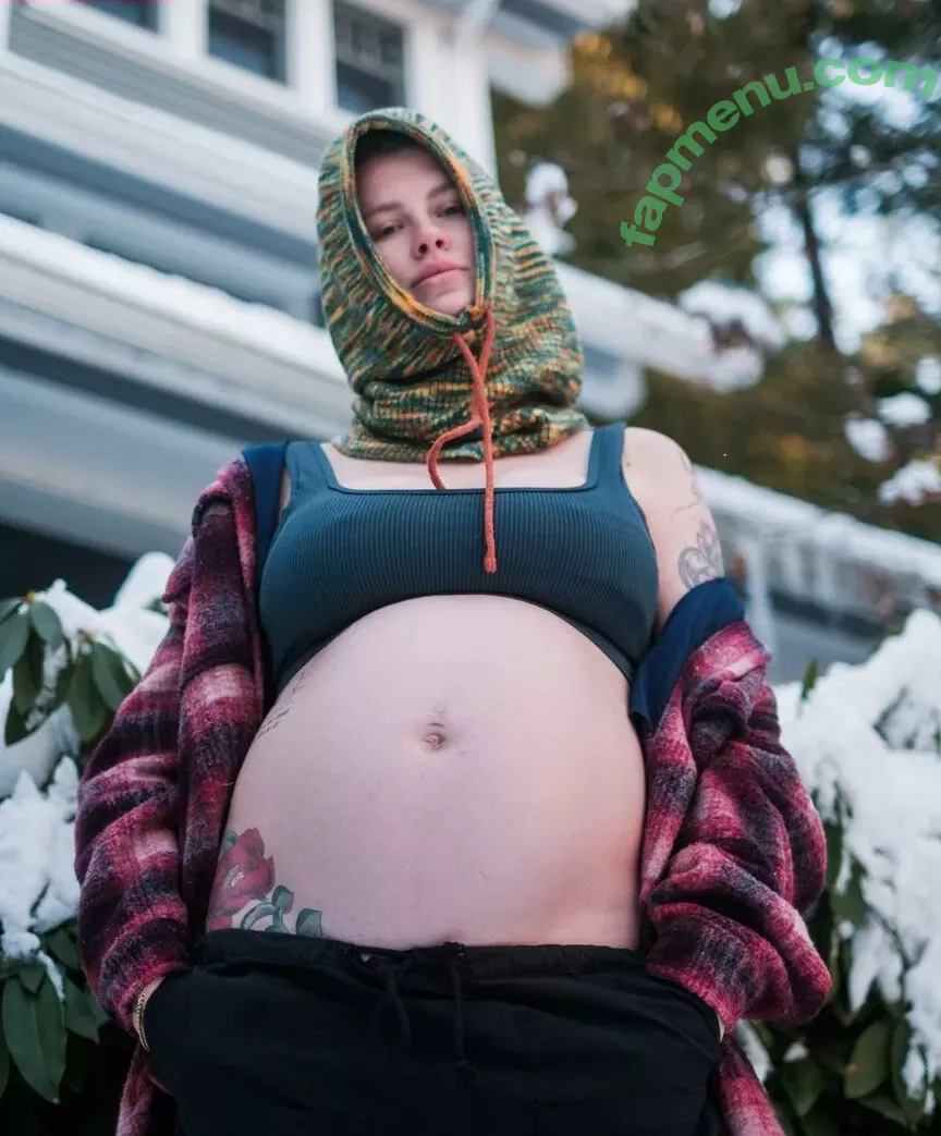 Ireland Baldwin nude photo #0172 (chloebaldwin... / irelandirelandireland)