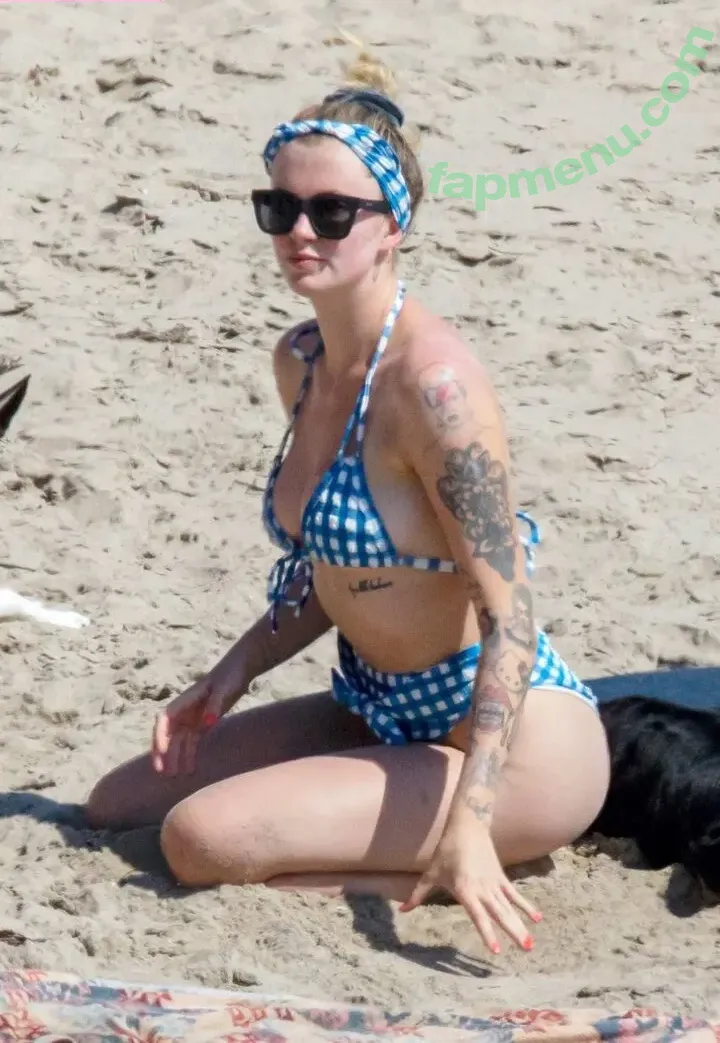 Ireland Baldwin nude photo #0563 (chloebaldwin... / irelandirelandireland)