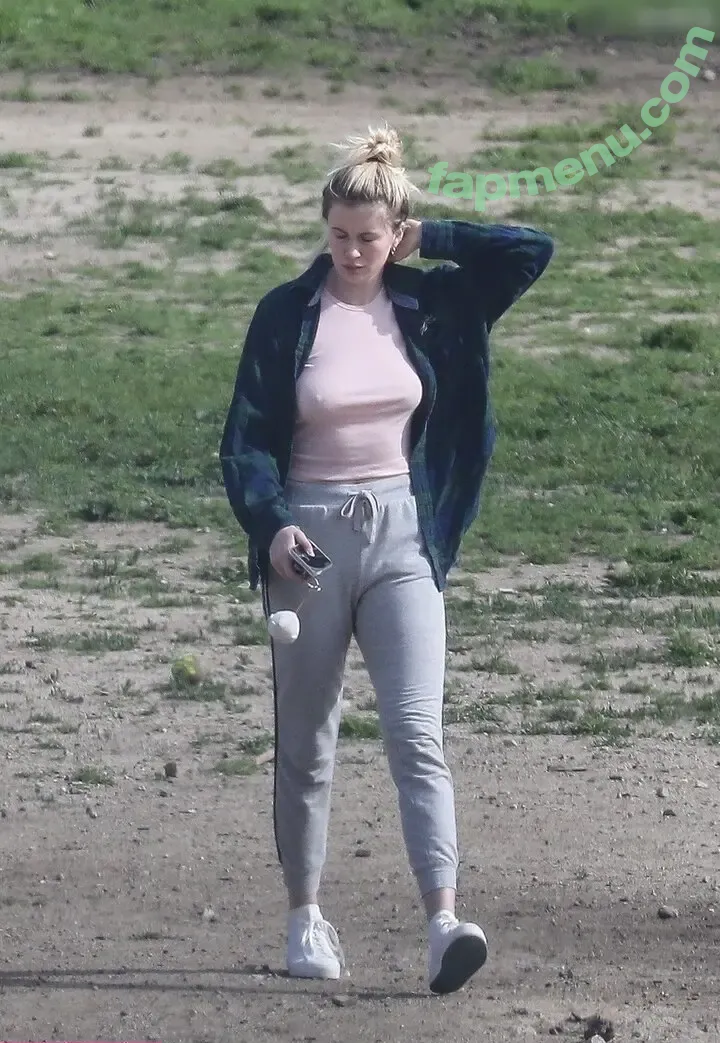 Ireland Baldwin nude photo #0634 (chloebaldwin... / irelandbasingerbaldwin)