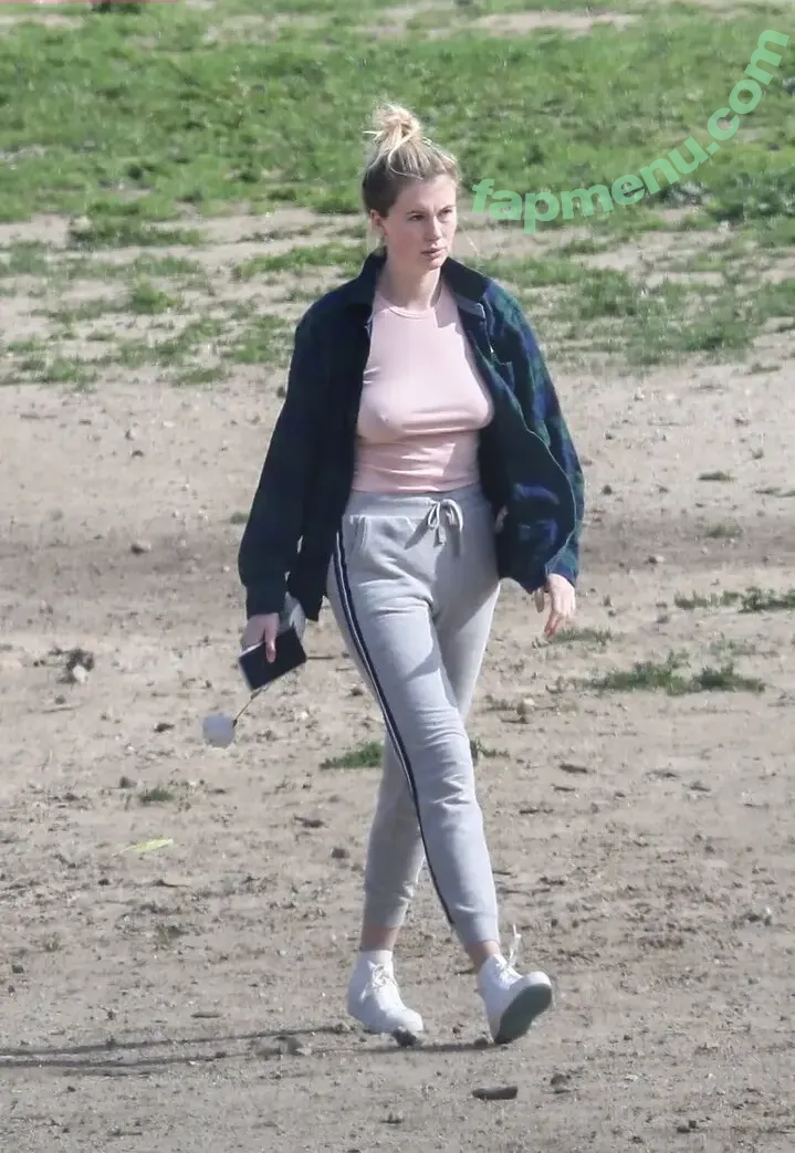 Ireland Baldwin nude photo #0638 (chloebaldwin... / irelandbasingerbaldwin)