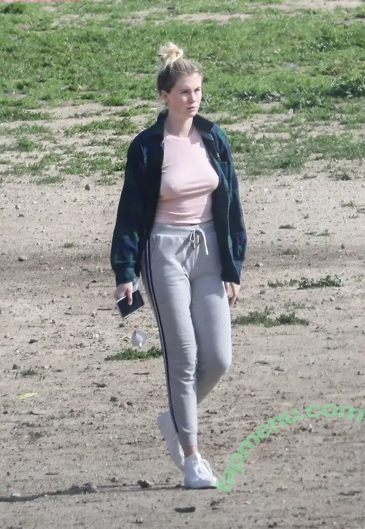 Ireland Baldwin nude photo #0639 (chloebaldwin... / irelandbasingerbaldwin)