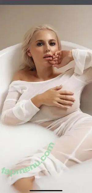  nude photo #0009