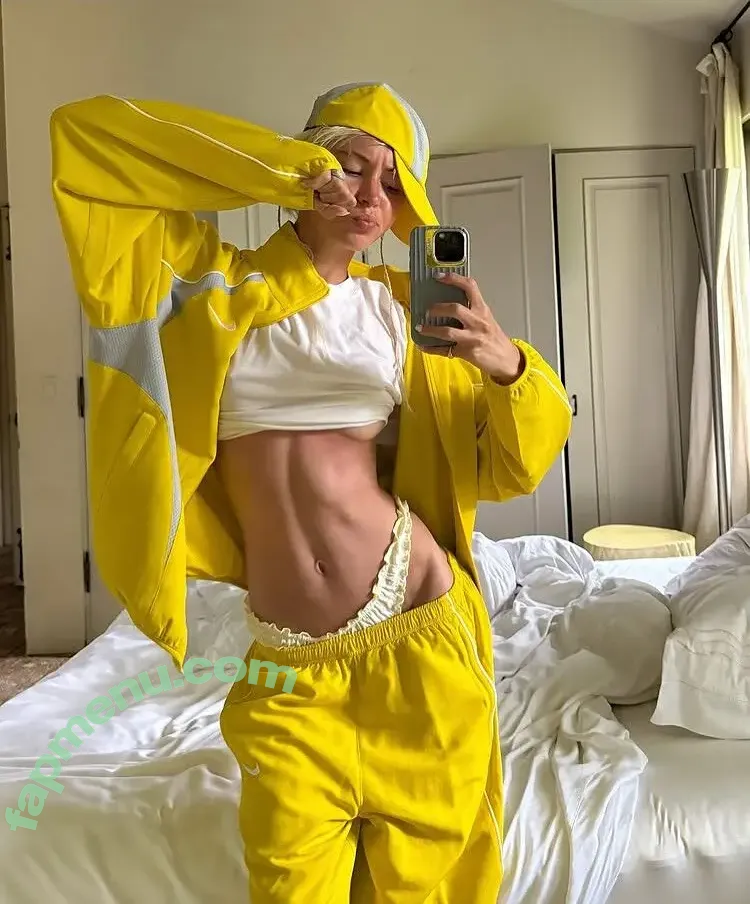 Iris Law nude photo #0288 (icelandicgirl69 / lirisaw)