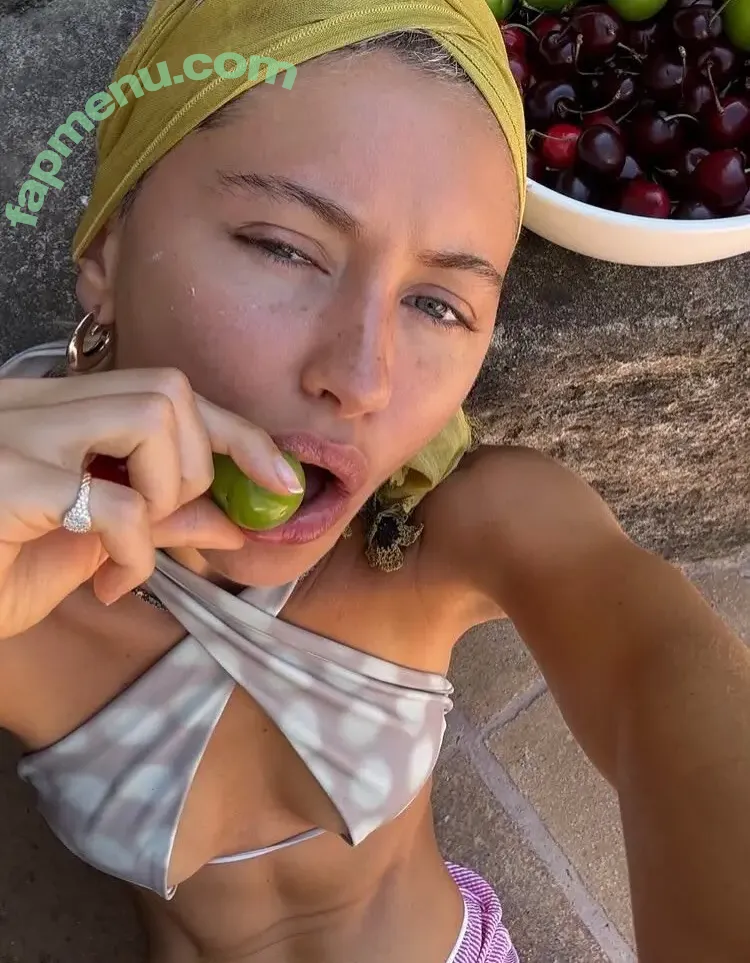 Iris Law nude photo #0292 (icelandicgirl69 / lirisaw)