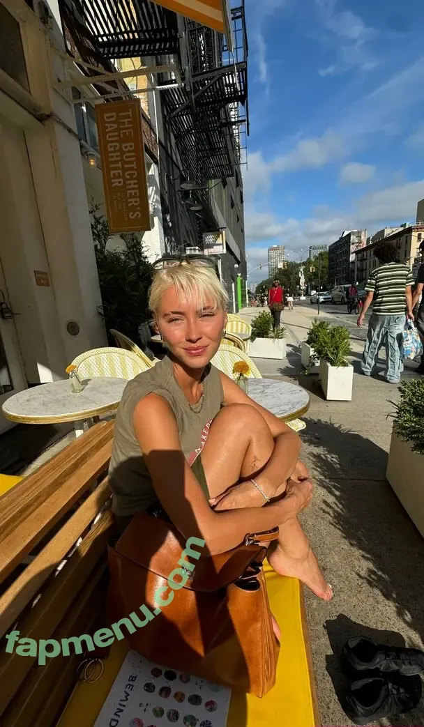 Iris Law nude photo #0298 (icelandicgirl69 / lirisaw)