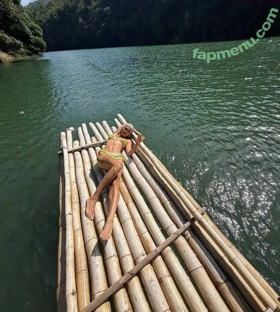 Iris Law nude photo #0302 (icelandicgirl69 / lirisaw)
