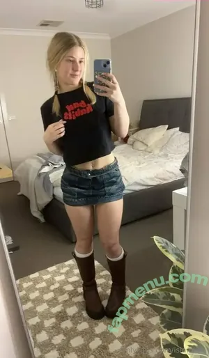 isla.mae / isla_mae_music nude photo #0009