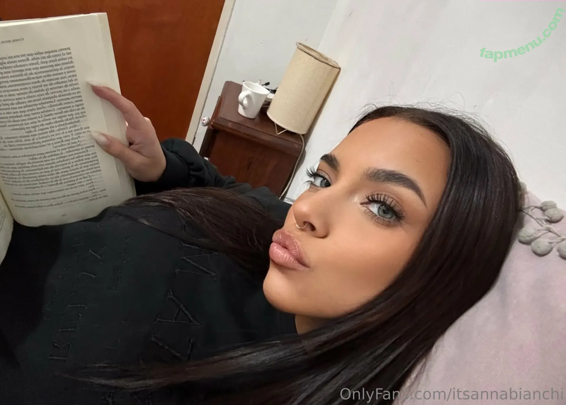 itsannabianchi nude photo #0017 (its_annabianchi)