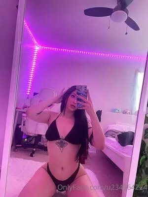 itsazaleaxo / thenewclassic nude photo #0001