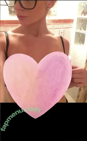 itslaylor / divinebunni nude photo #0001