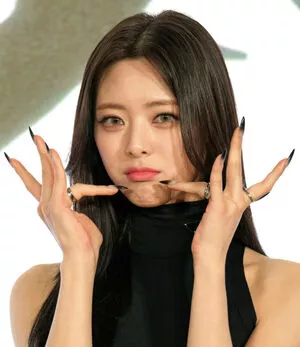 itzy.all.in.us / Shin Yu Na / Yuna ITZY / 유나 nude photo #0021