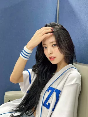itzy.all.in.us / Shin Yu Na / Yuna ITZY / 유나 nude photo #0025