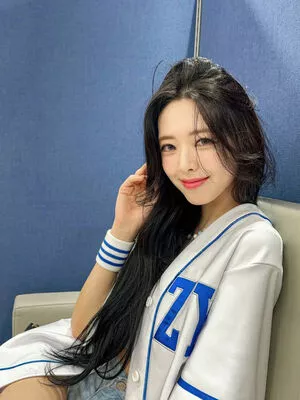 itzy.all.in.us / Shin Yu Na / Yuna ITZY / 유나 nude photo #0026
