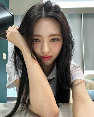 itzy.all.in.us / Shin Yu Na / Yuna ITZY / 유나 nude photo #0029