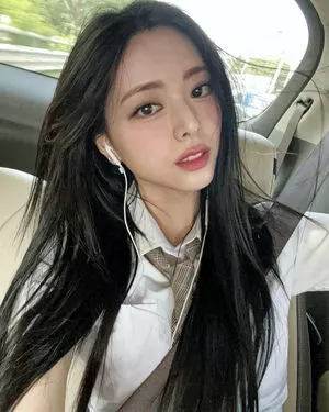 itzy.all.in.us / Shin Yu Na / Yuna ITZY / 유나 nude photo #0031