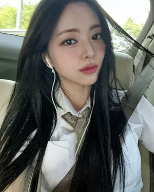 itzy.all.in.us / Shin Yu Na / Yuna ITZY / 유나 nude photo #0032