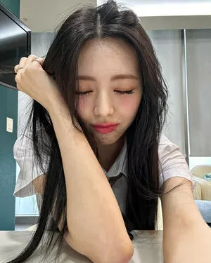 itzy.all.in.us / Shin Yu Na / Yuna ITZY / 유나 nude photo #0037
