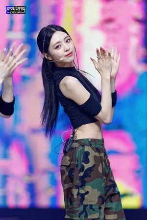 itzy.all.in.us / Shin Yu Na / Yuna ITZY / 유나 nude photo #0104