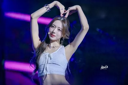 itzy.all.in.us / Shin Yu Na / Yuna ITZY / 유나 nude photo #0208
