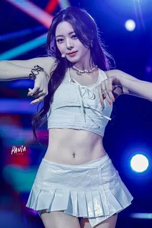 itzy.all.in.us / Shin Yu Na / Yuna ITZY / 유나 nude photo #0209