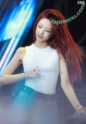 itzy.all.in.us / Shin Yu Na / Yuna ITZY / 유나 nude photo #0659