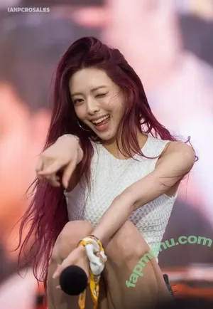itzy.all.in.us / Shin Yu Na / Yuna ITZY / 유나 nude photo #0672