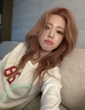 itzy.all.in.us / Shin Yu Na / Yuna ITZY / 유나 nude photo #0680