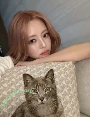 itzy.all.in.us / Shin Yu Na / Yuna ITZY / 유나 nude photo #0682