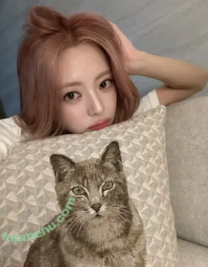 itzy.all.in.us / Shin Yu Na / Yuna ITZY / 유나 nude photo #0686