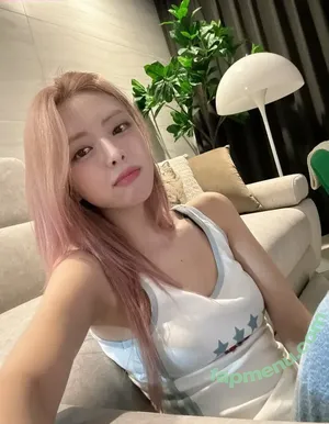 itzy.all.in.us / Shin Yu Na / Yuna ITZY / 유나 nude photo #0695