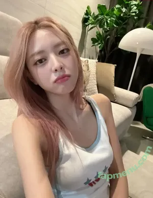 itzy.all.in.us / Shin Yu Na / Yuna ITZY / 유나 nude photo #0697