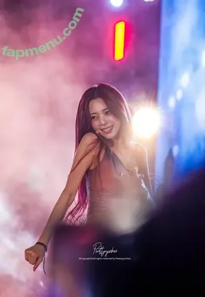 itzy.all.in.us / Shin Yu Na / Yuna ITZY / 유나 nude photo #0735