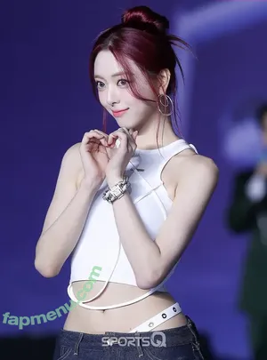 itzy.all.in.us / Shin Yu Na / Yuna ITZY / 유나 nude photo #0751