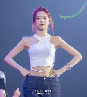 itzy.all.in.us / Shin Yu Na / Yuna ITZY / 유나 nude photo #0753