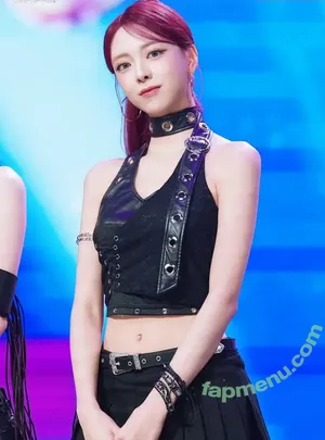 itzy.all.in.us / Shin Yu Na / Yuna ITZY / 유나 nude photo #0779