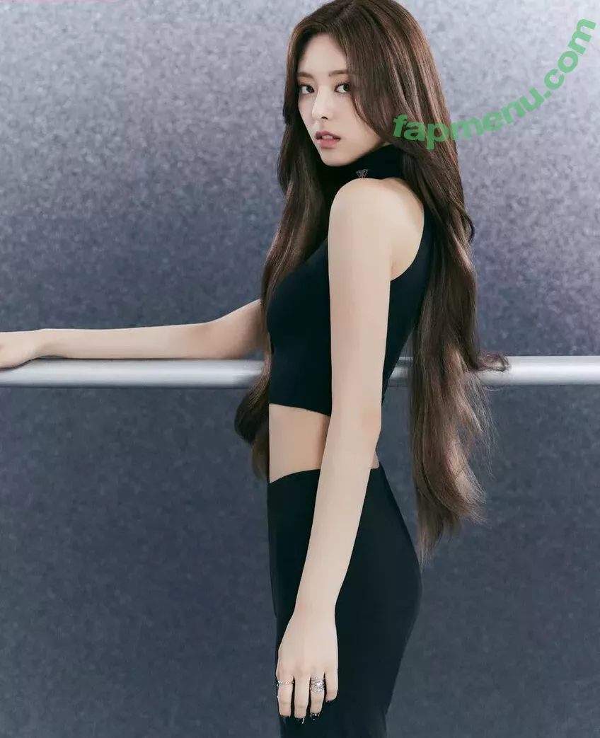itzy.all.in.us nude photo #0002 (Shin Yu Na / Yuna ITZY / 유나)