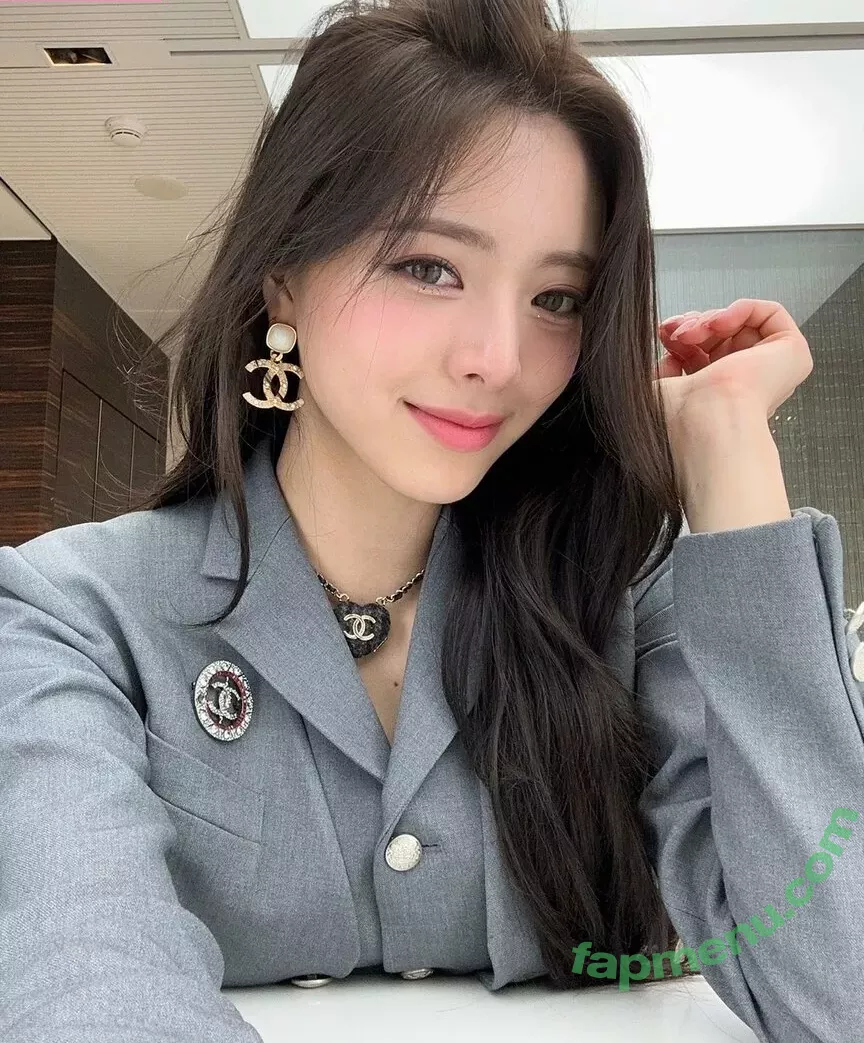 itzy.all.in.us nude photo #0004 (Shin Yu Na / Yuna ITZY / 유나)