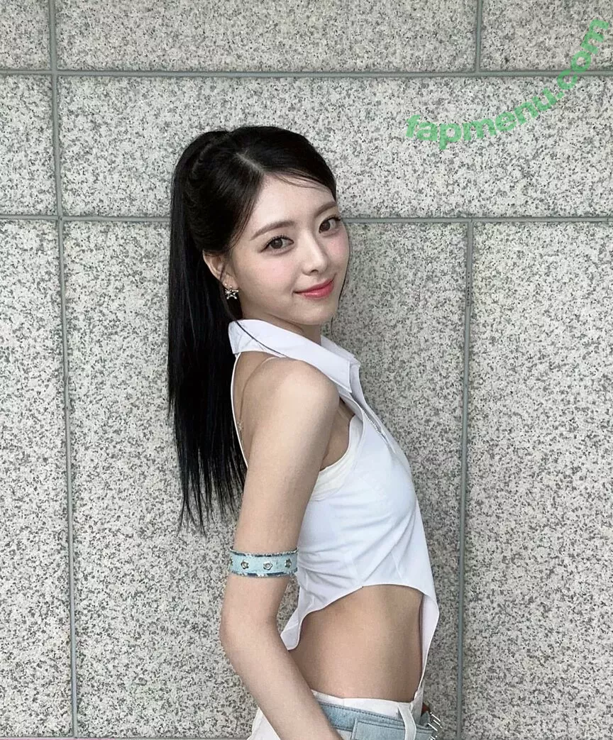 itzy.all.in.us nude photo #0006 (Shin Yu Na / Yuna ITZY / 유나)