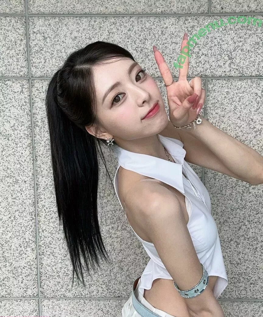 itzy.all.in.us nude photo #0007 (Shin Yu Na / Yuna ITZY / 유나)