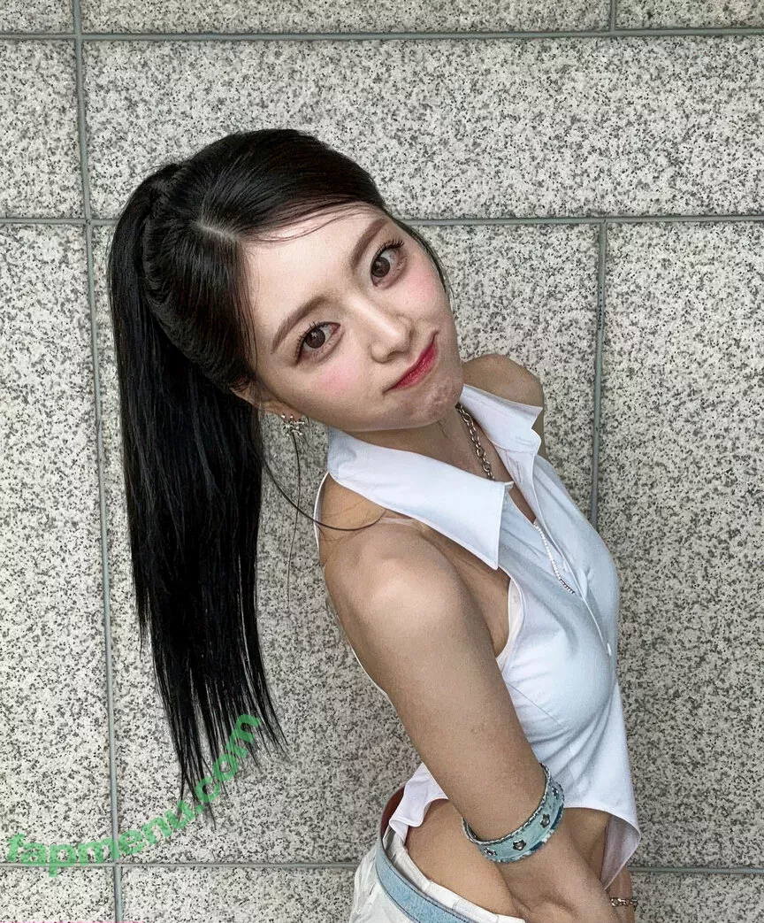 itzy.all.in.us nude photo #0008 (Shin Yu Na / Yuna ITZY / 유나)