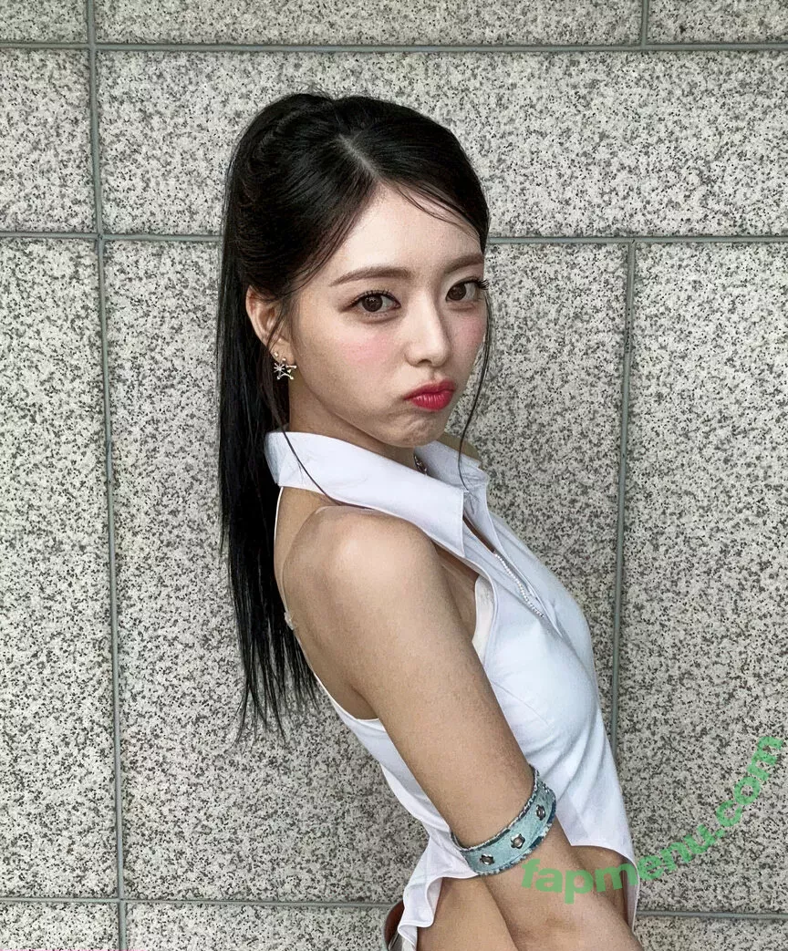 itzy.all.in.us nude photo #0009 (Shin Yu Na / Yuna ITZY / 유나)
