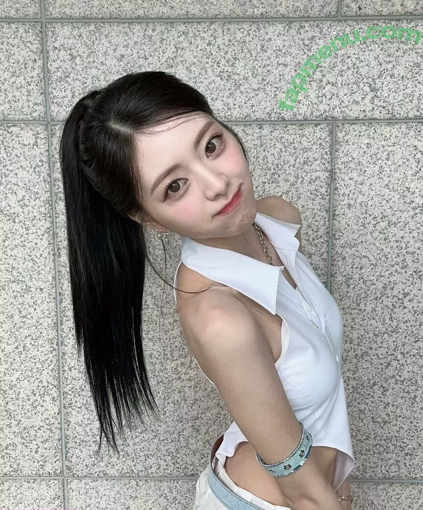 itzy.all.in.us nude photo #0012 (Shin Yu Na / Yuna ITZY / 유나)