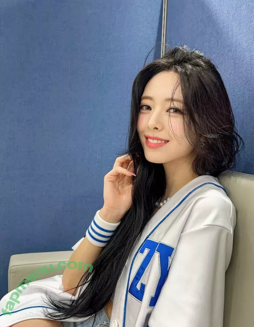 itzy.all.in.us nude photo #0023 (Shin Yu Na / Yuna ITZY / 유나)