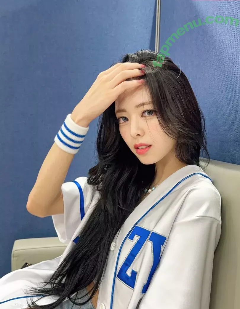 itzy.all.in.us nude photo #0025 (Shin Yu Na / Yuna ITZY / 유나)