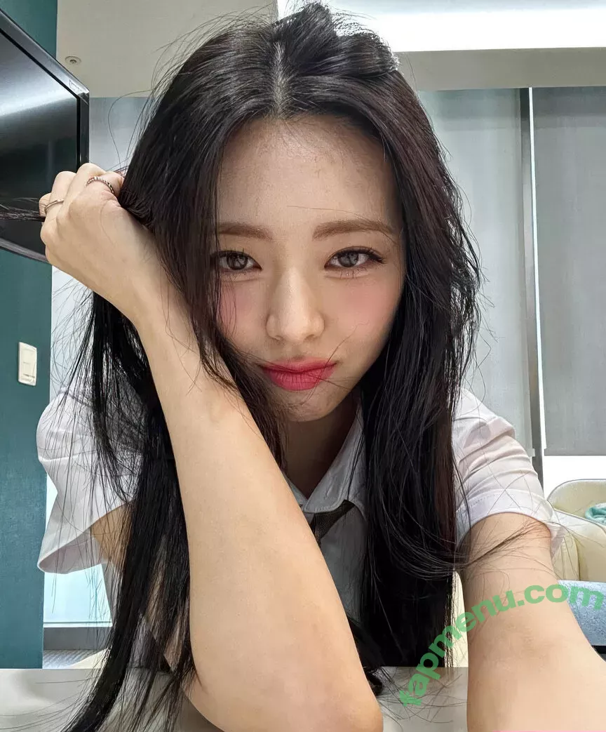 itzy.all.in.us nude photo #0029 (Shin Yu Na / Yuna ITZY / 유나)