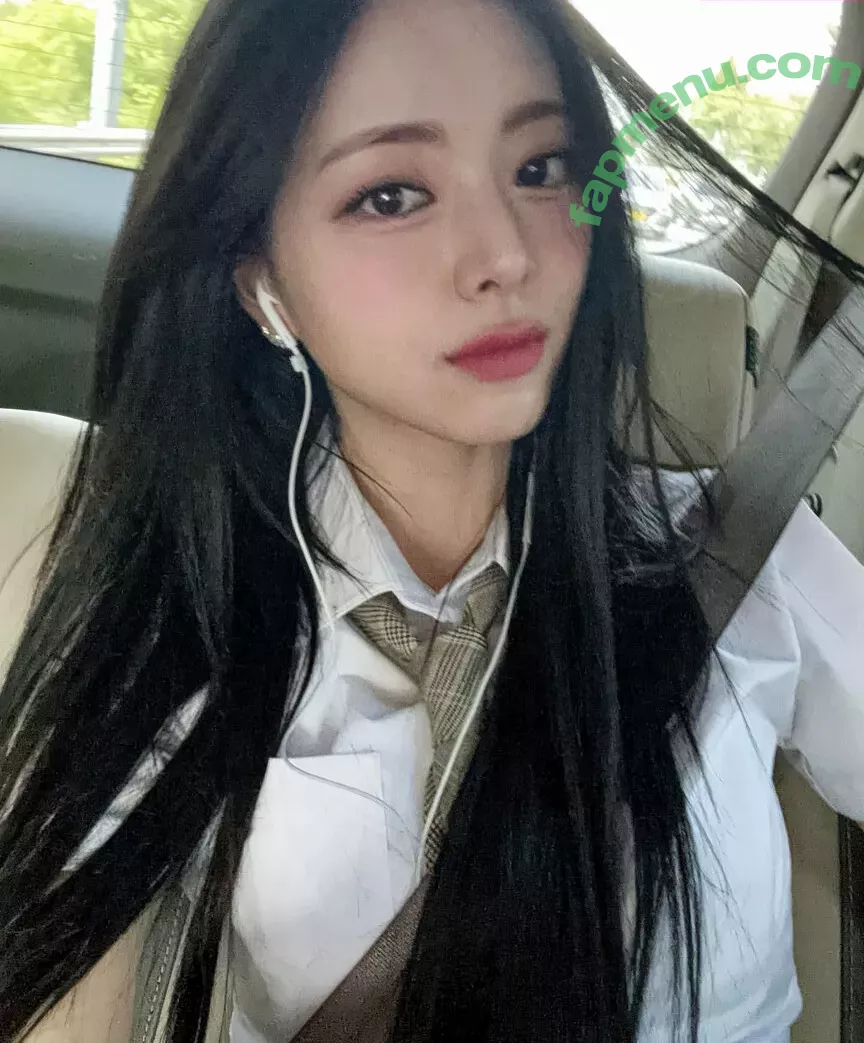 itzy.all.in.us nude photo #0032 (Shin Yu Na / Yuna ITZY / 유나)