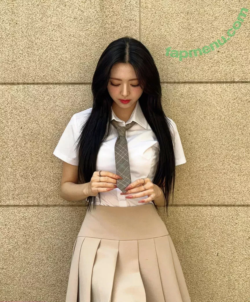 itzy.all.in.us nude photo #0033 (Shin Yu Na / Yuna ITZY / 유나)