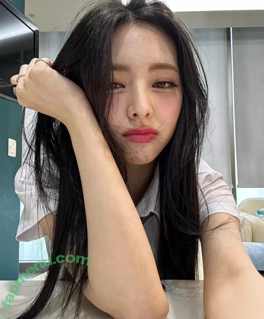 itzy.all.in.us nude photo #0036 (Shin Yu Na / Yuna ITZY / 유나)