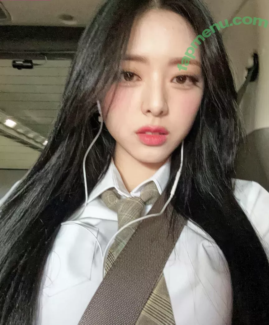 itzy.all.in.us nude photo #0039 (Shin Yu Na / Yuna ITZY / 유나)