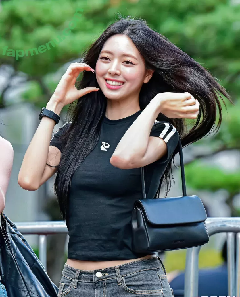 itzy.all.in.us nude photo #0044 (Shin Yu Na / Yuna ITZY / 유나)
